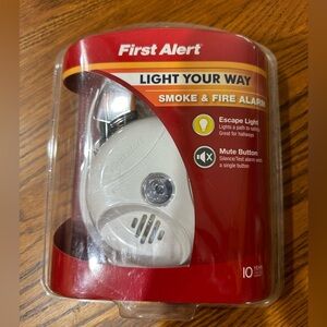 ⭐️NWT⭐️ First Alert Smoke & Fire Alarm with Escape Light